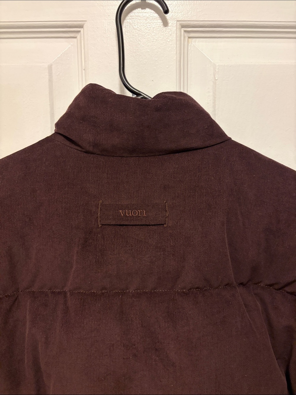 Vuori Women's Carmel Corduroy Puffer Jacket size small in Raisin - Picture 3 of 15